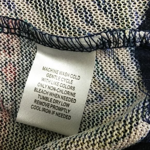 French Laundry Lightweight Multi-Color Top With Lattice Neckline 1X NWT - Picture 6 of 8